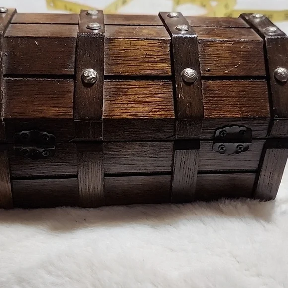 Vintage Wooden Pirate Treasure Chest Box With Lock& Key ! - Picture 5 of 10